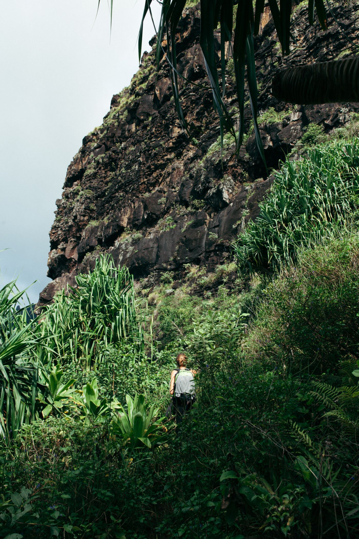 Woman hiking, Kalalau Trail, Kaua'i, Hawaii