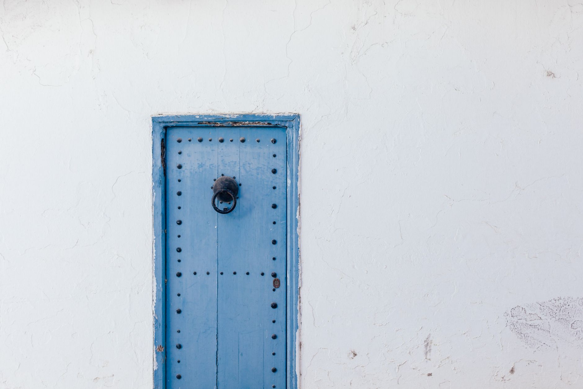 Porte en bois bleue carrée, fer forgé, Tunisie